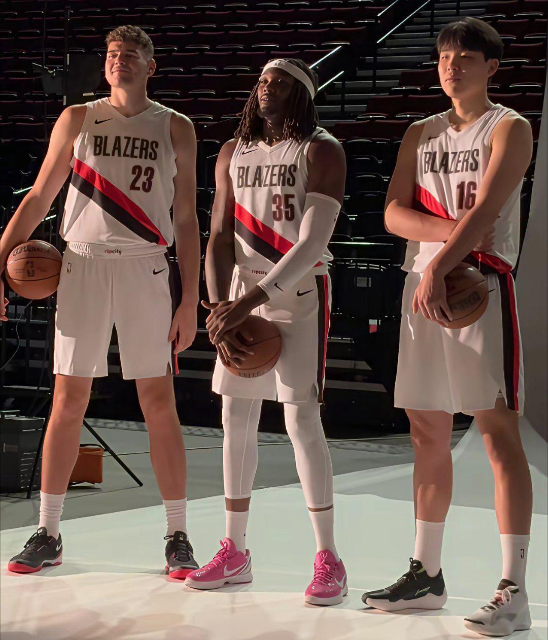 开拓者黑白双塔还是有点东西的，克林根和罗威今天超额完成了任务！
克林根首发27分