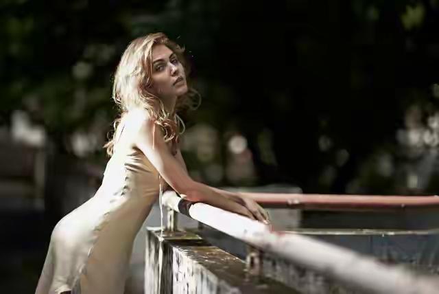 上海外滩深夜痛哭女子启示录：男人你练再壮，若不懂这三点，女人心门永不为你开！
