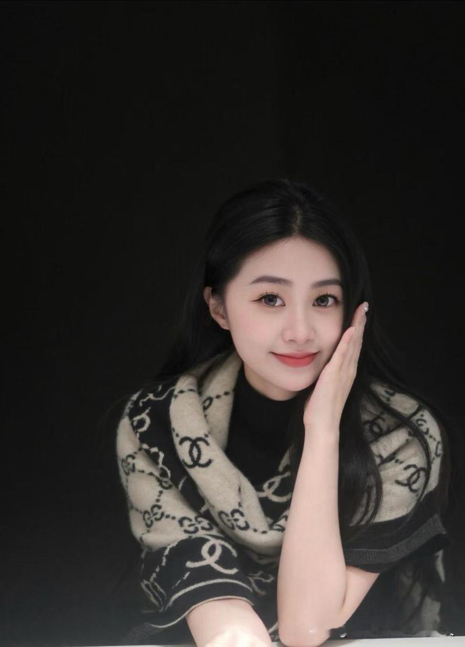 这才是人间清醒的女人该有的样子吧！

你联系我，我就好好跟你唠，
你不找我，那咱