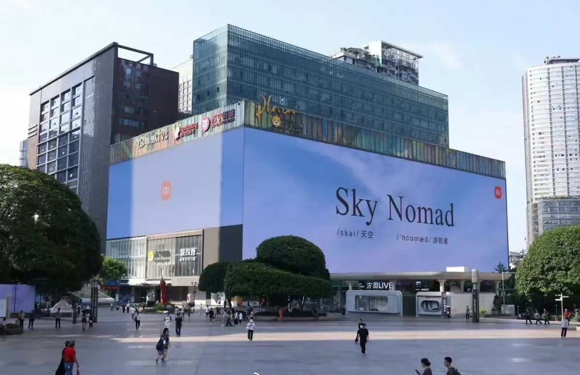 又有新动作，先发新词义：天空牧游，不被定义，自在出发。SKY NOMAD：词典里