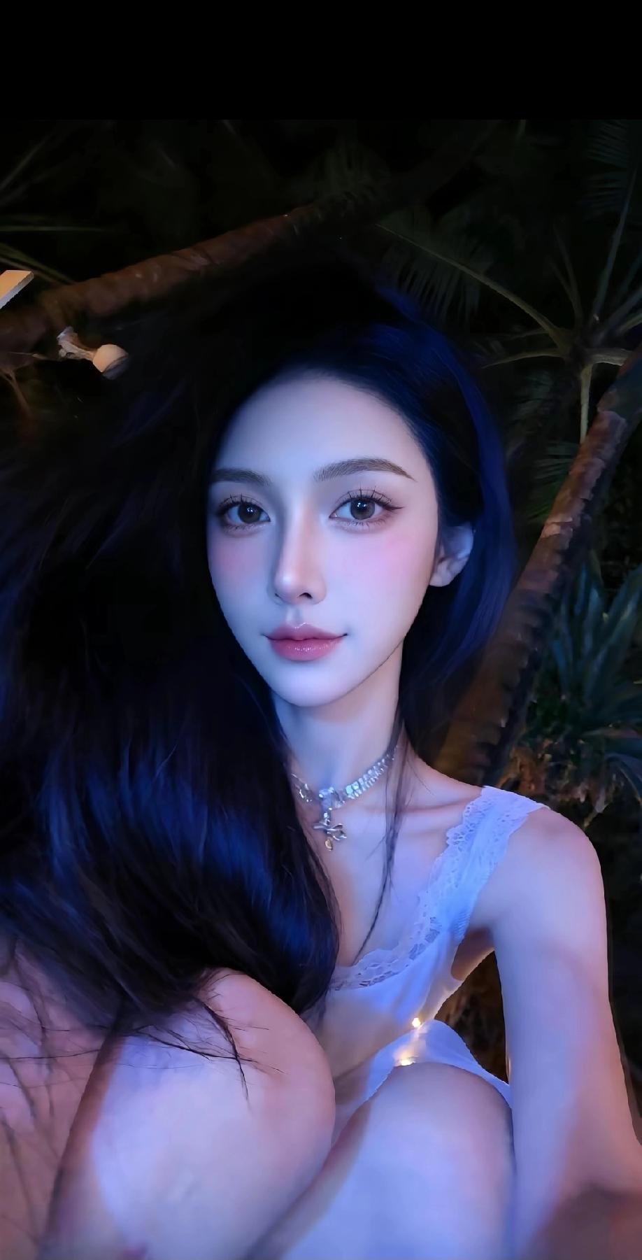 喜欢美丽可爱，御姐范性感型的女生，可以说会多变更好，身材极致，面容娇艳，简直梦中