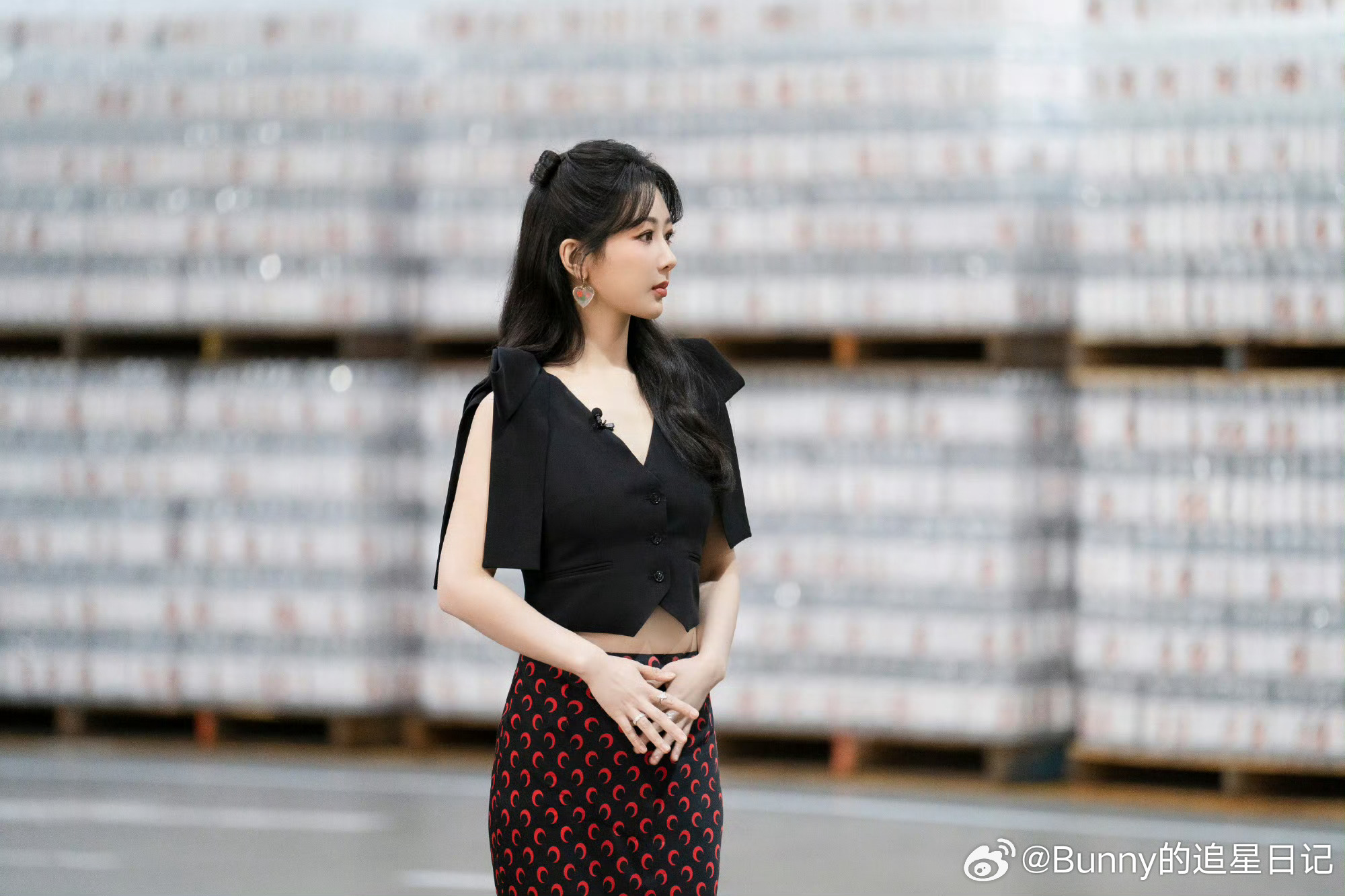 #杨紫在工厂跳舞#紫妹你也太可爱吧，还转圈圈💃！#杨紫就这么水灵灵地跳起来了#