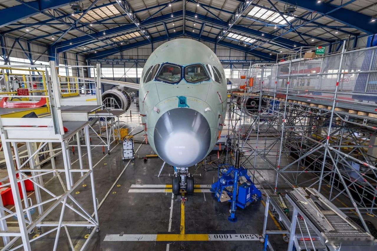 连续3天人为“猛震”！A350F完成地面振动试验，首飞越来越近

一架全新货机首