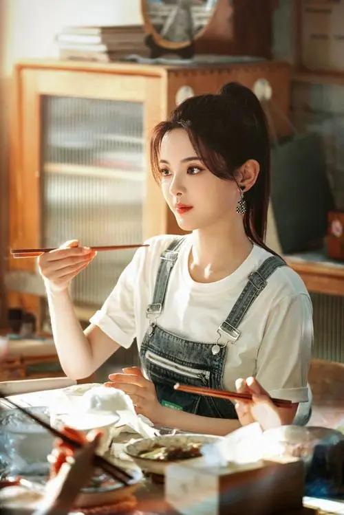 #杨超越腾格尔合作新歌# 一位是新生代的人气偶像，一位是民族音乐的传奇人物，这俩