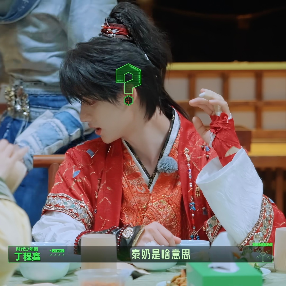 “泰奶是啥意思啊”我们小定格就这样对着一堆饮料发出疑问🥺一直在专心经营自己的呆