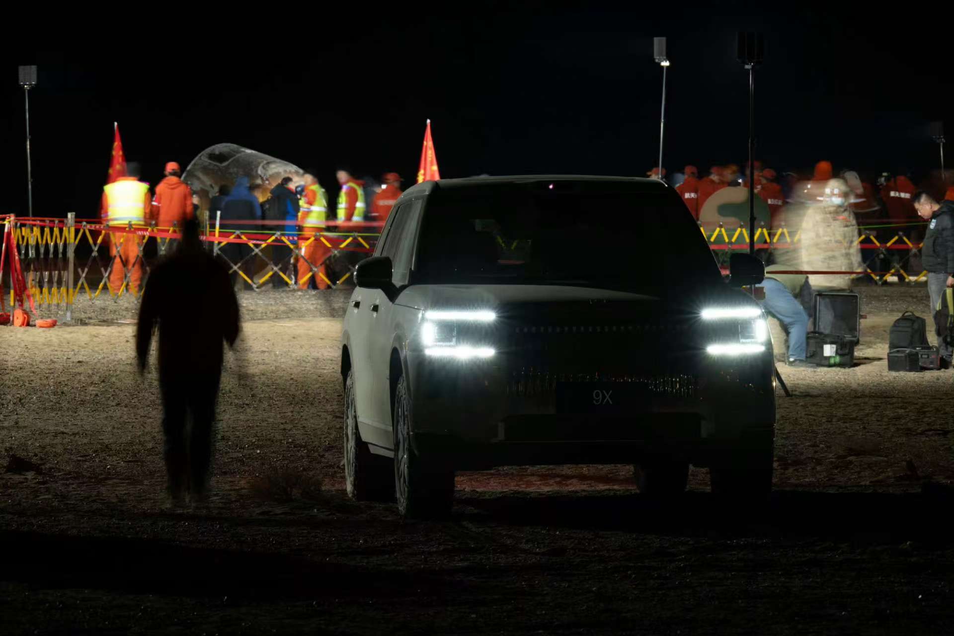 咱就说这极氪9X是真给国产长脸！神舟航天员回地球那趟，它直接成了航天保障车——还