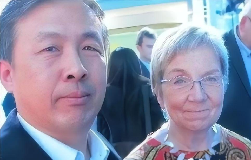 晚一秒就万劫不复！中国该立刻向美国低头，交出发展权才能保命！

2018年，中美