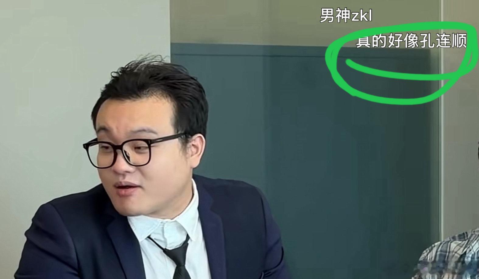 笑得呕 
