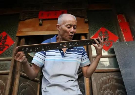 从亿万富翁到一贫如洗？中国最牛钉子户：88亿拆迁款，竟换不来他一砖一瓦！


拒