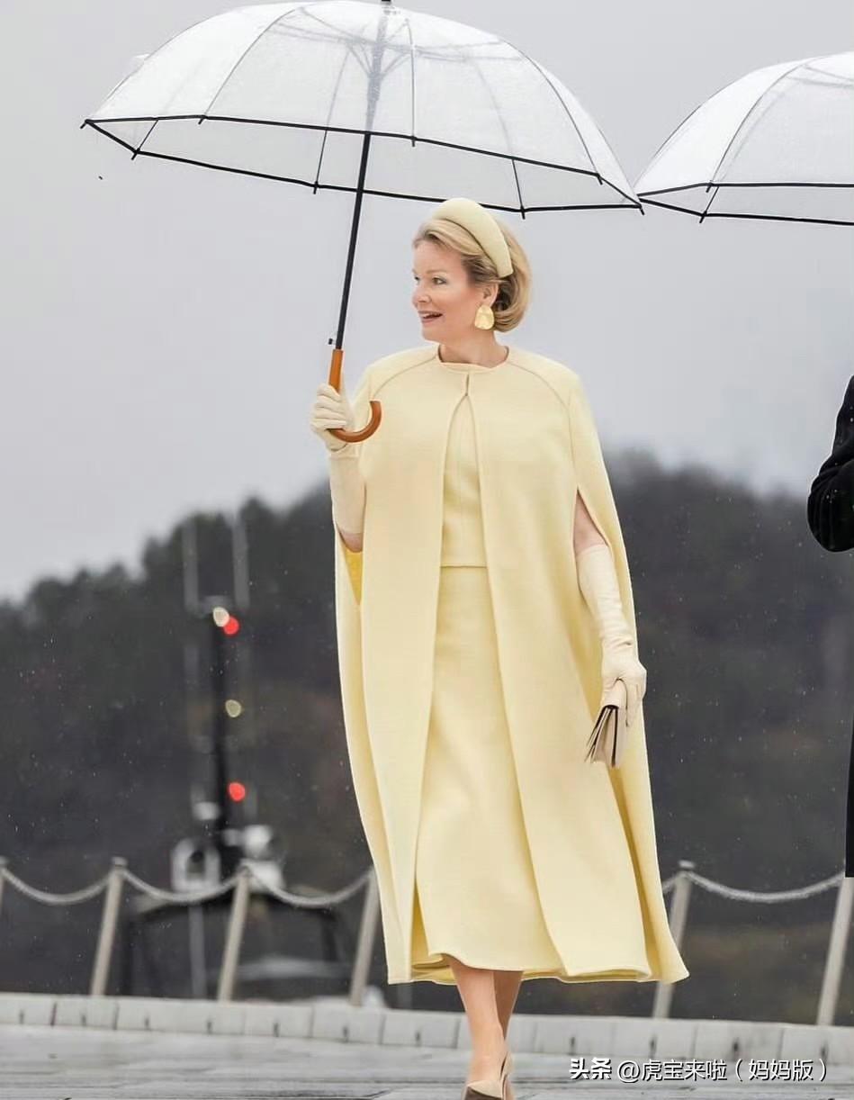 哇偶太精致太优雅太时尚！马蒂尔德王后陪伴国王丈夫在挪威访问期间，哈肯王储陪同国王
