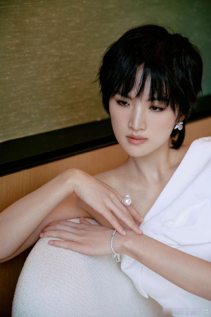 王安宇姚安娜一起画的猫王安宇姚安娜双安组合 王安宇和姚安娜画猫越看越上头，一个手