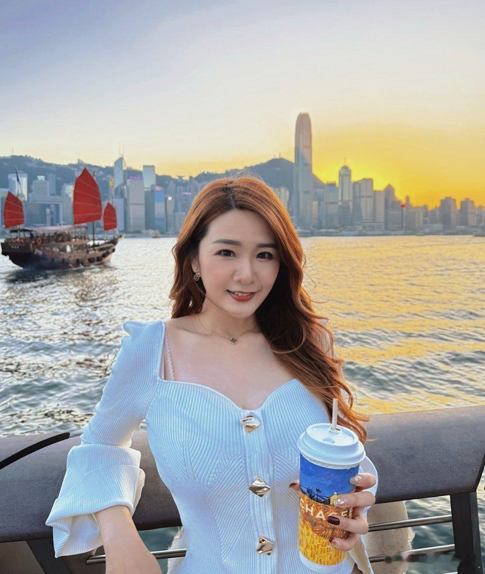 現年33歲的前TVB財經主播孫雪祺（Gigi）因身材出眾而備受關注，更被封為「翻