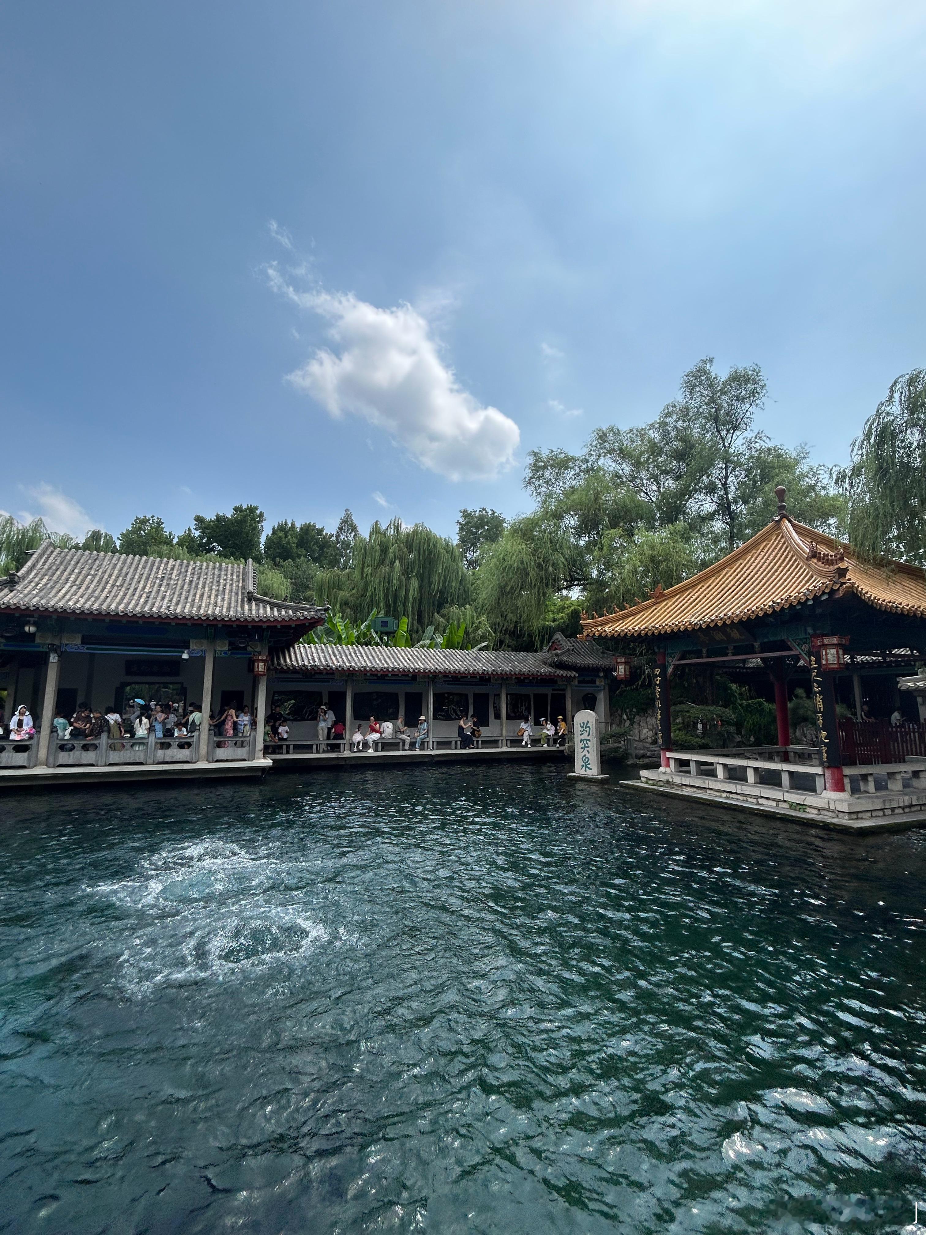 天下第一泉济南趵突泉 