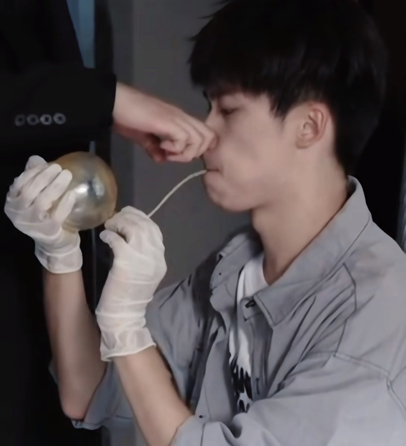 缺了一个人🤏你的鼻子哦 