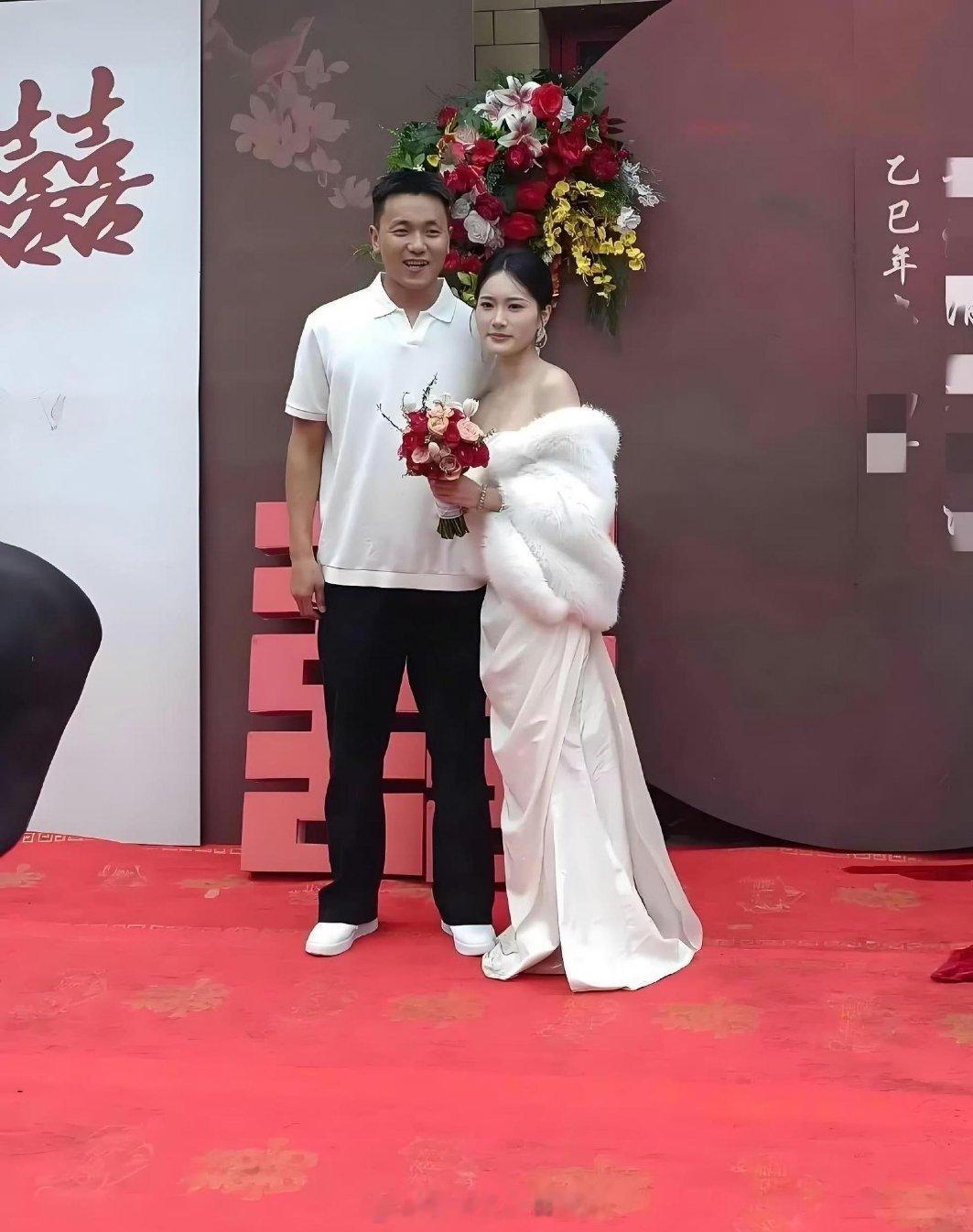 可喜可贺！表哥终于结婚了，新娘子很漂亮。 