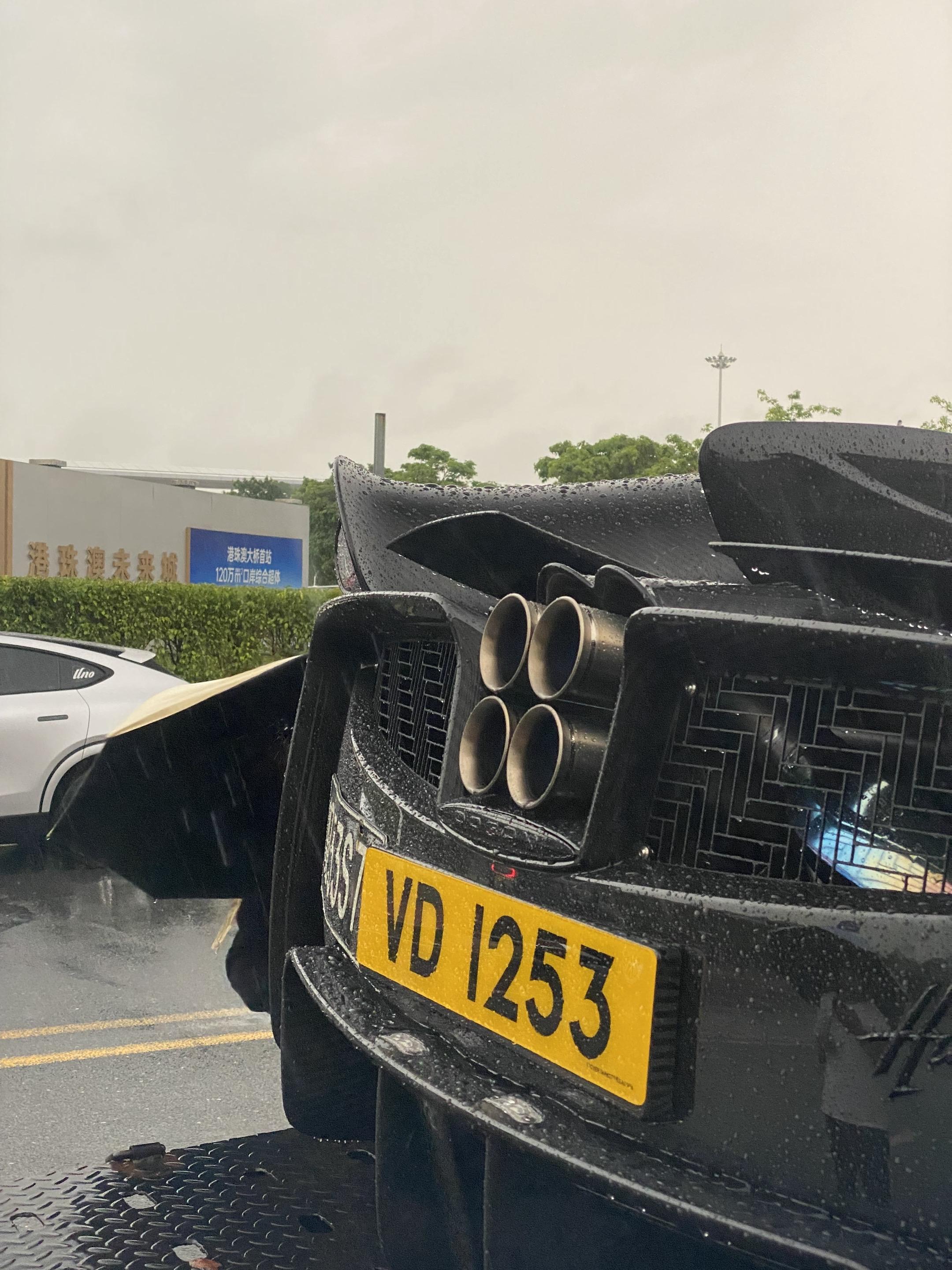 雨中的艺术品——帕加尼Huayra Roadster 100di100
