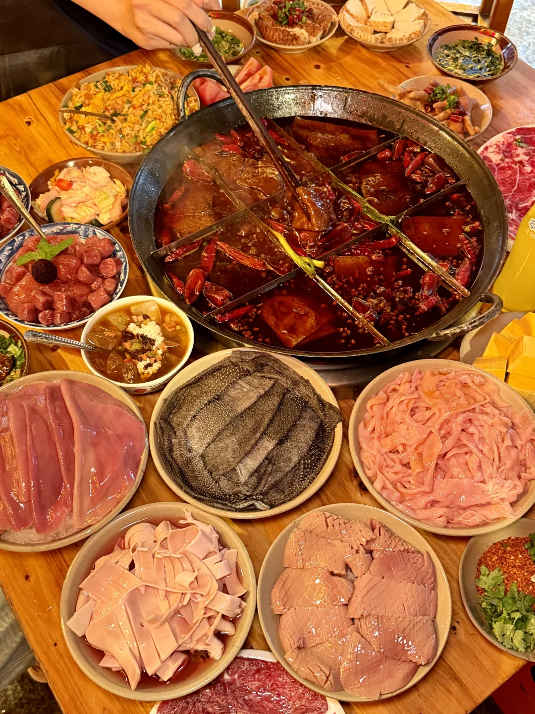 在重庆！请相信这种居民楼的小破店！！！！