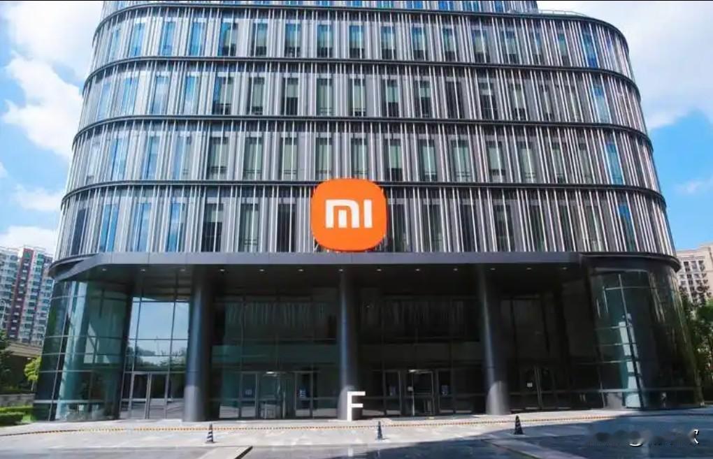 受他们汽车退订潮影响，各地交付中心堆积如山，场地告急。其实，他们的嗅觉确实很灵敏