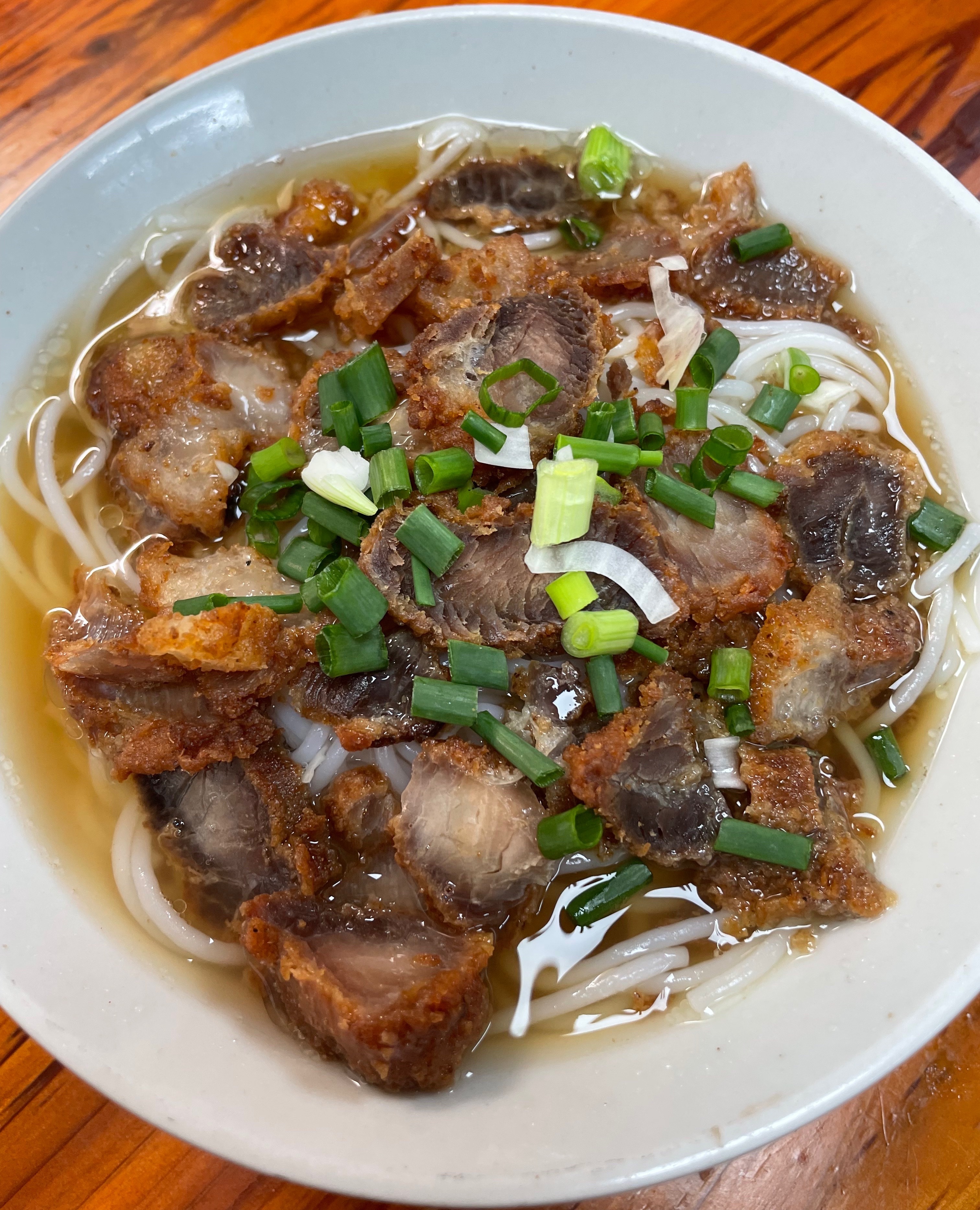 也是吃上了玉林容县县底的三角铺叉烧粉玉林市容县县底镇圩三角铺的叉烧粉，粉是中份，