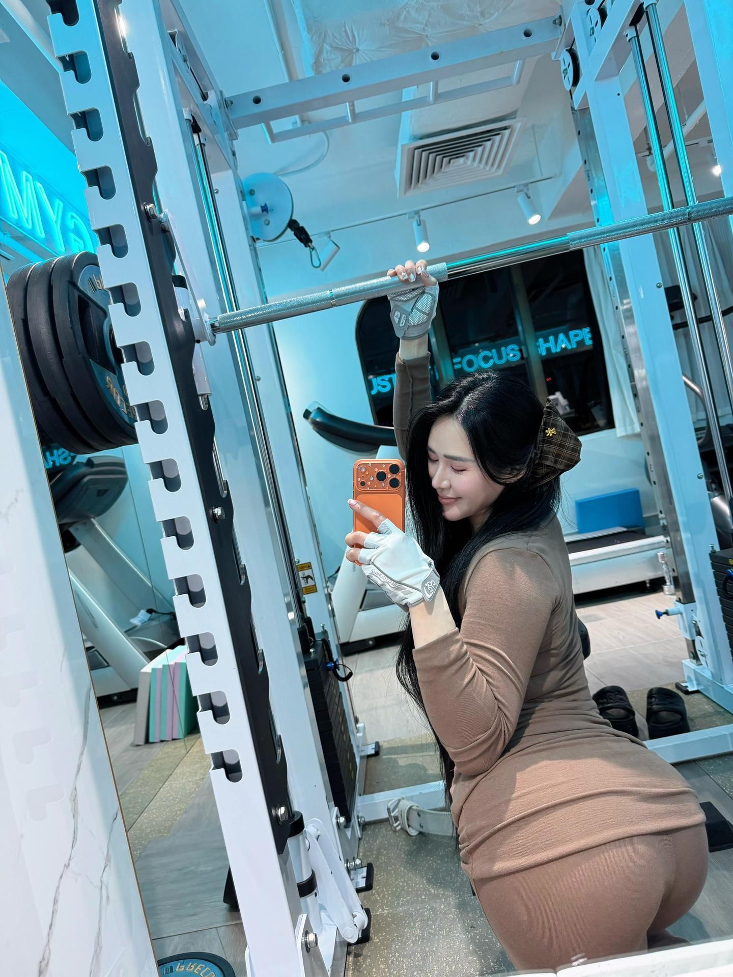 我清纯地只想练臀🤎结果练出了火辣的身材