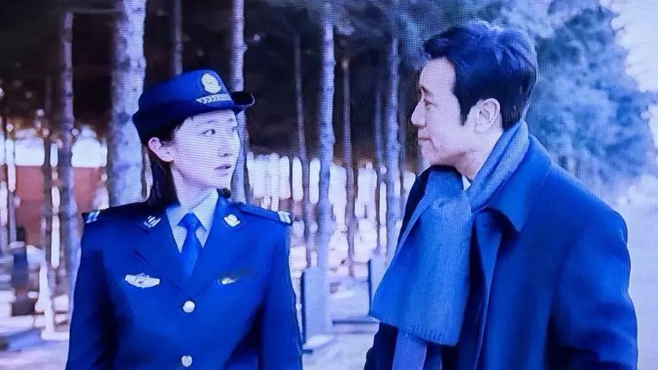 自从叶茂生牺牲后，秦川夫妇把好兄弟的娘俩“随身带”，同吃同住。叶海平医大毕业偷偷