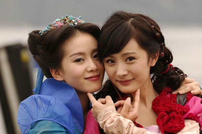 杨幂回复刘诗诗爱你哇哦！刘诗诗也来给杨幂庆生啦～杨幂：爱你！！！啊啊啊啊！我们诗