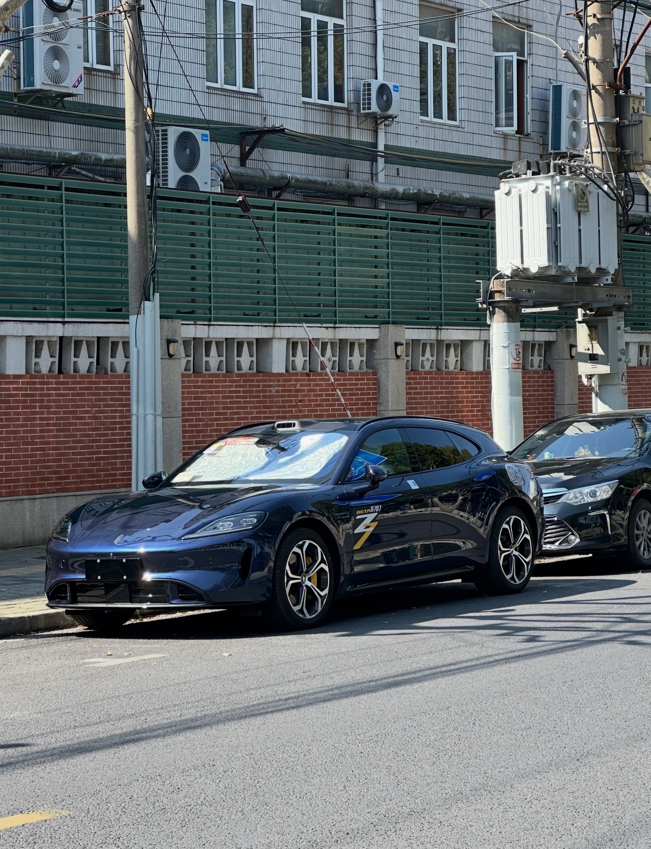 尚界z7t 实拍图～实车质感真不错，这个蓝色也还蛮好看的。依然还是搭载的896线