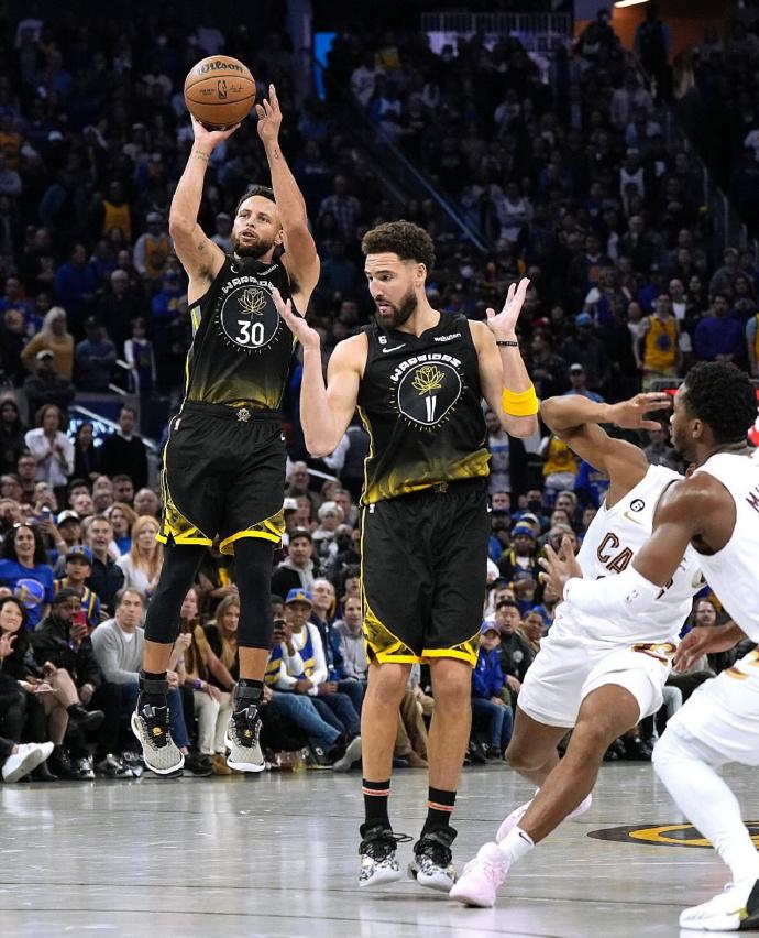 勇士主教练科尔认为，指望勇士队在未来几年内与雷霆和马刺这样的球队竞争是不太现实的