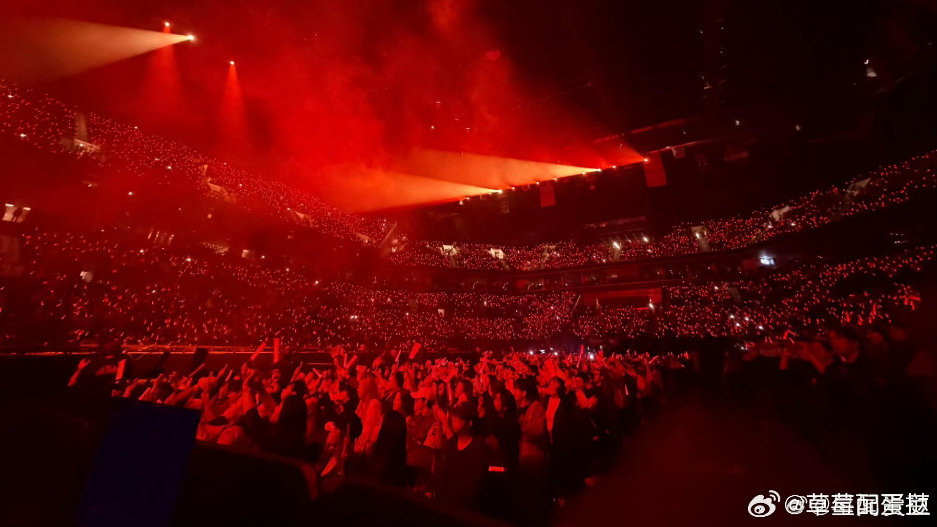 汪苏泷汪苏泷世巡纽约场上座率 纽约演唱会现场氛围感拉满，座无虚席、人声沸腾。汪苏