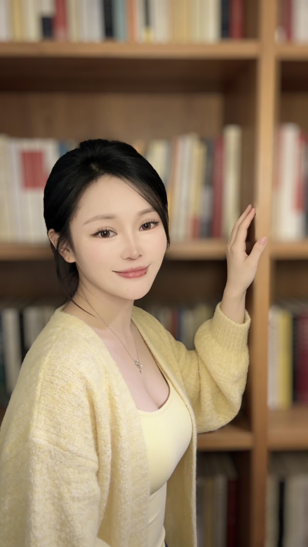 书香满架，静待佳人。