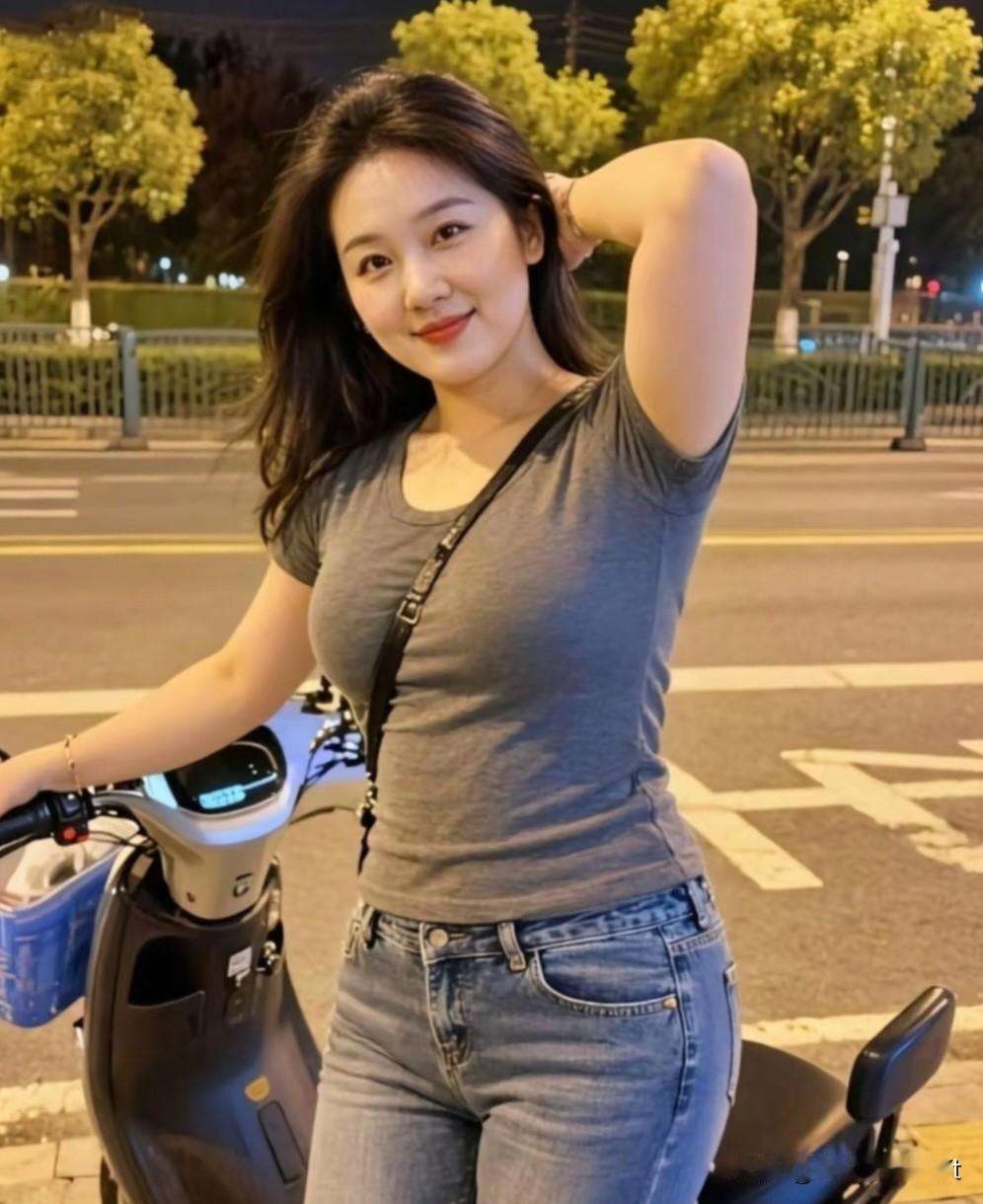 清平乐·夜归
 
街灯初上，晚风掀衣浪。
电骑轻驰尘影晃，笑靥比星明亮。
一身烟