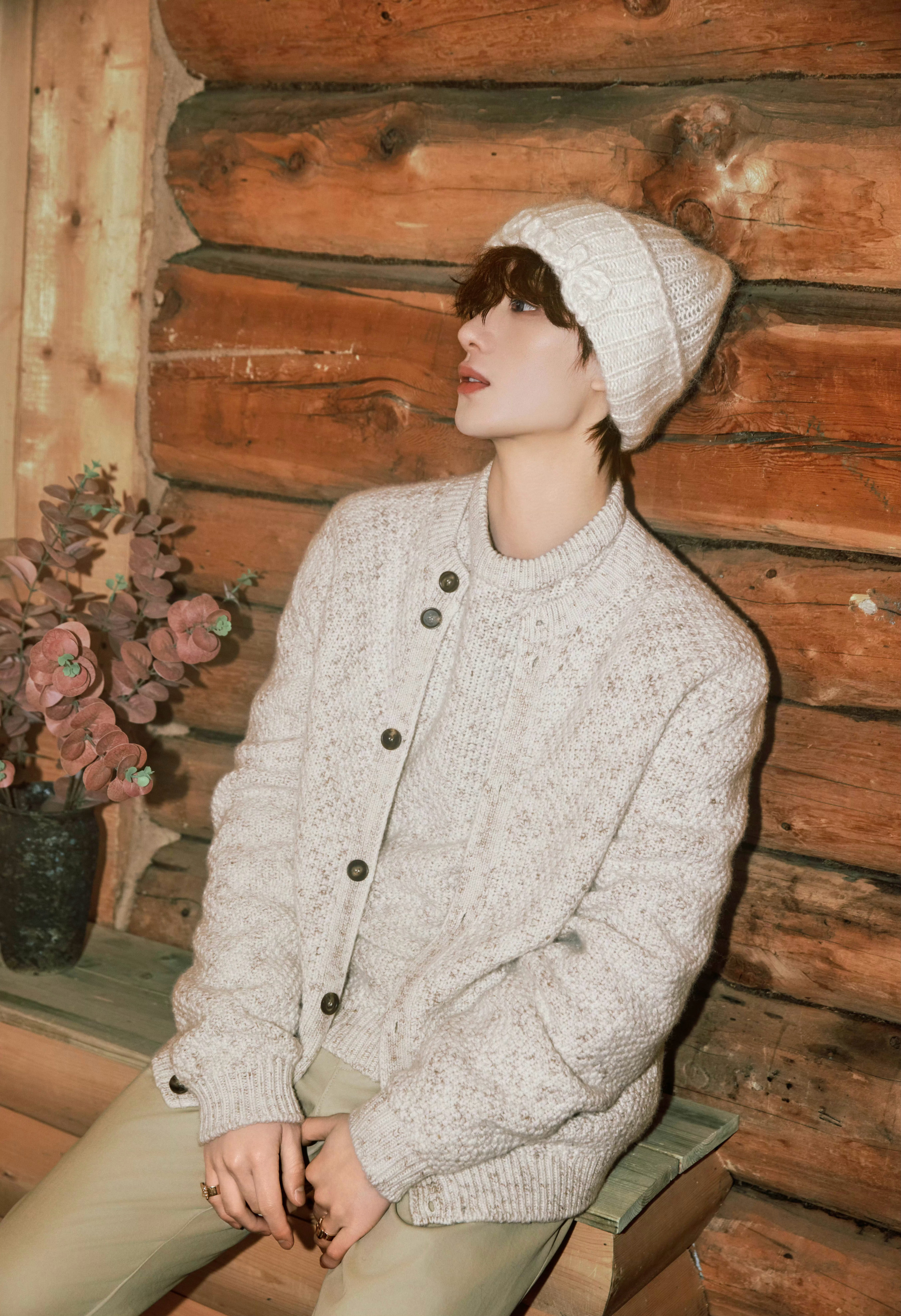 丁程鑫 in Loro Piana 📸🧣❄️  同色系针织毛衣和帽子，Fre