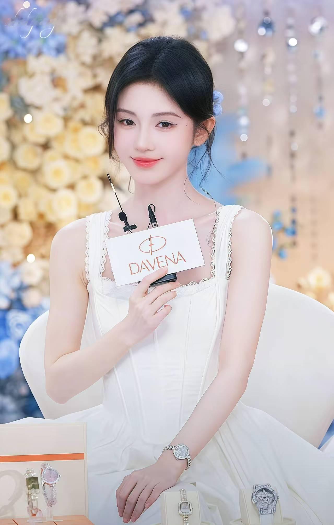 鞠婧祎直播拍手势舞鞠婧祎手势舞看一遍就会小鞠手势舞看一遍就会，萌晕，[good]