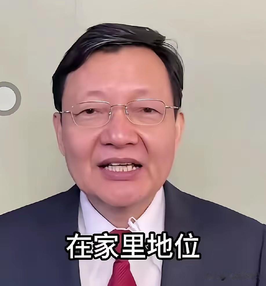 评论员李大霄说，用炒股来维生，我觉得是不恰当的，这个想法就是不对的。如果炒股能够