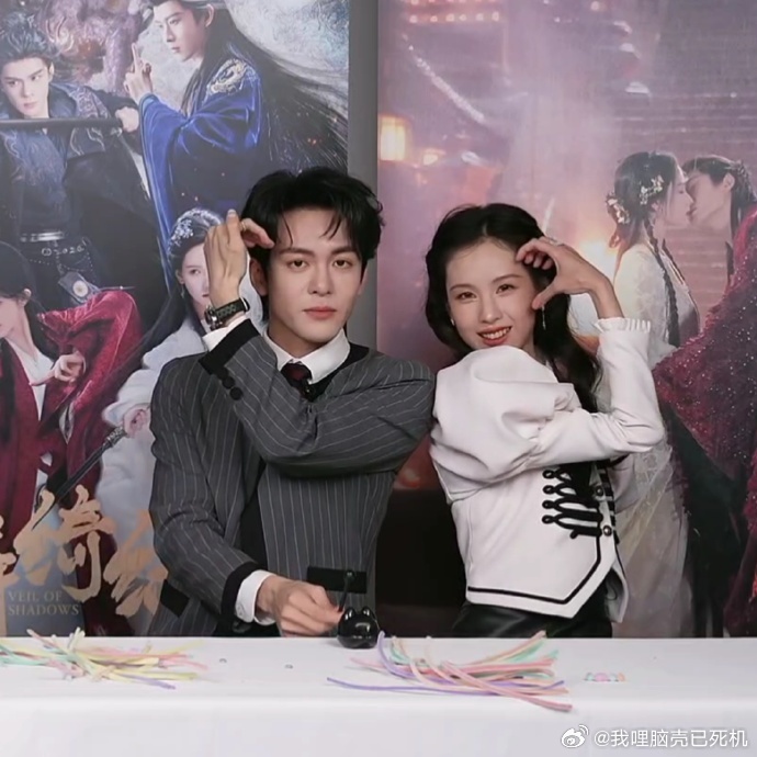 曾舜晞陈都灵反手比心陈都灵曾舜晞搞抽象 曾舜晞陈都灵反手比心，陈都灵曾舜晞搞抽象