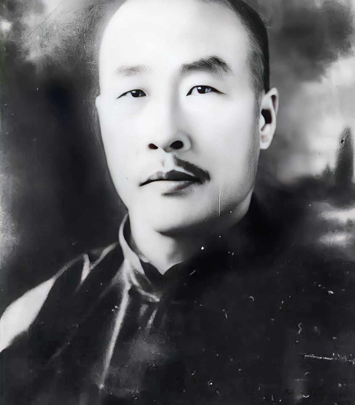 1930年中原大战结束之后，韩复榘就任山东省政府主席，在山东主政长达八年。
 