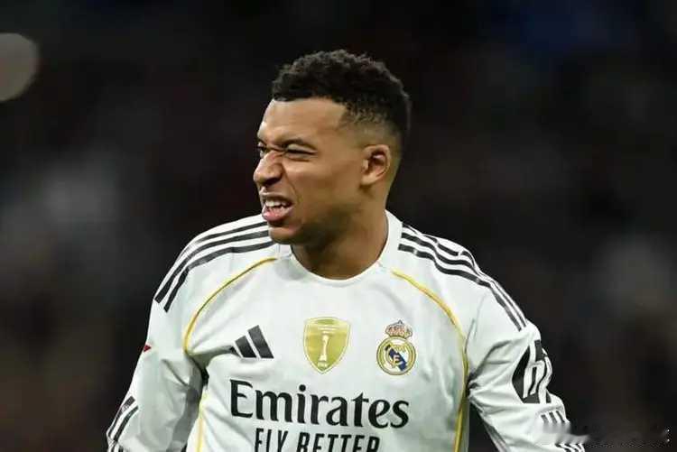 姆巴佩可能继续伤停！据The Athletic消息，皇家马德里方面预计，姆巴佩将