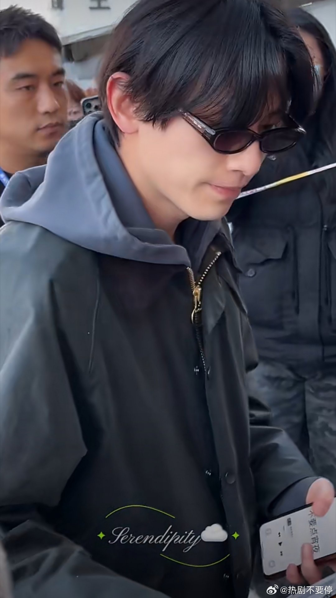 云来就这样自我暗示“不要点宵夜～”辛云来手机屏保