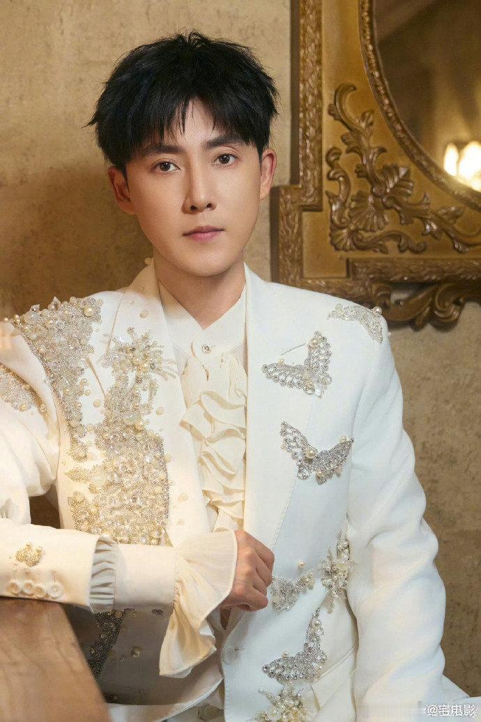 张睿披荆斩棘直播张睿披哥初舞台唱奔向你经典曲目重新演绎，张睿带着《奔向你》迎战王