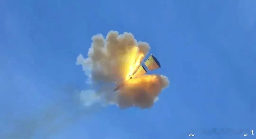 继一次空投和两次逃逸实验后，该试样状态梦舟载人飞船返回舱将留在海南继续执行后续的