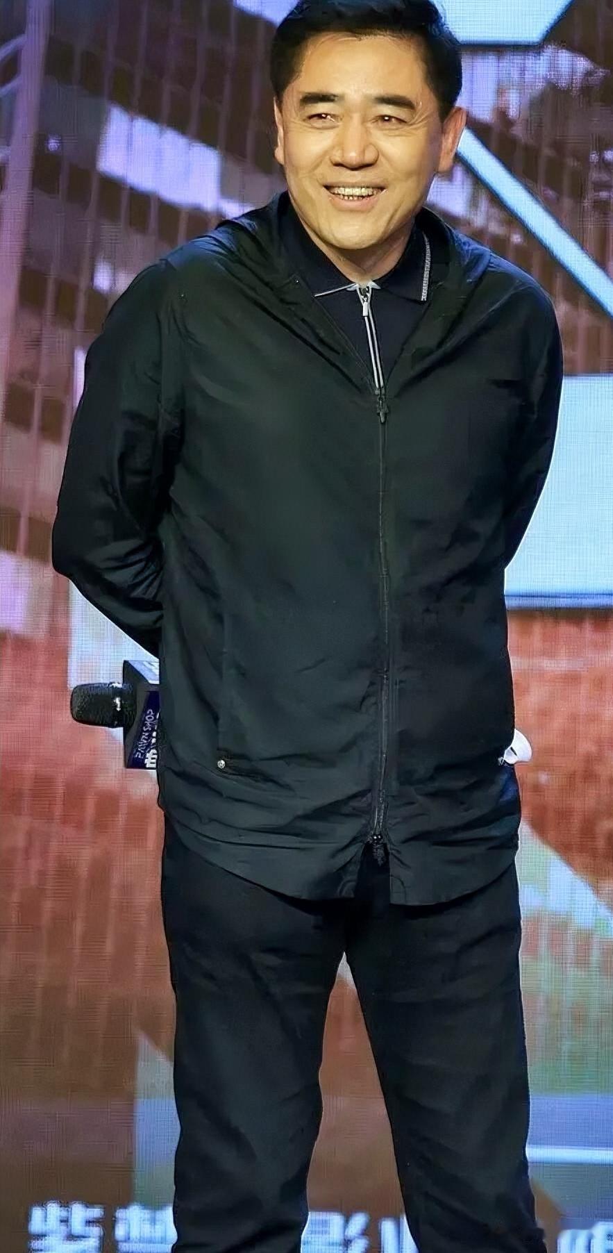 老戏骨陈宝国的演艺生涯大多绽放在电视屏幕上，成绩耀眼，获得过两届金鹰奖，三届飞天