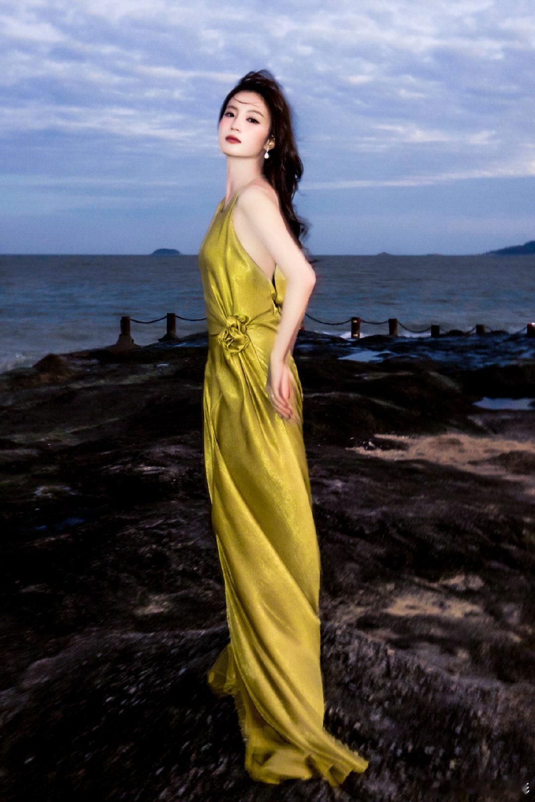 张雅钦摔倒，金鸡奖名单 