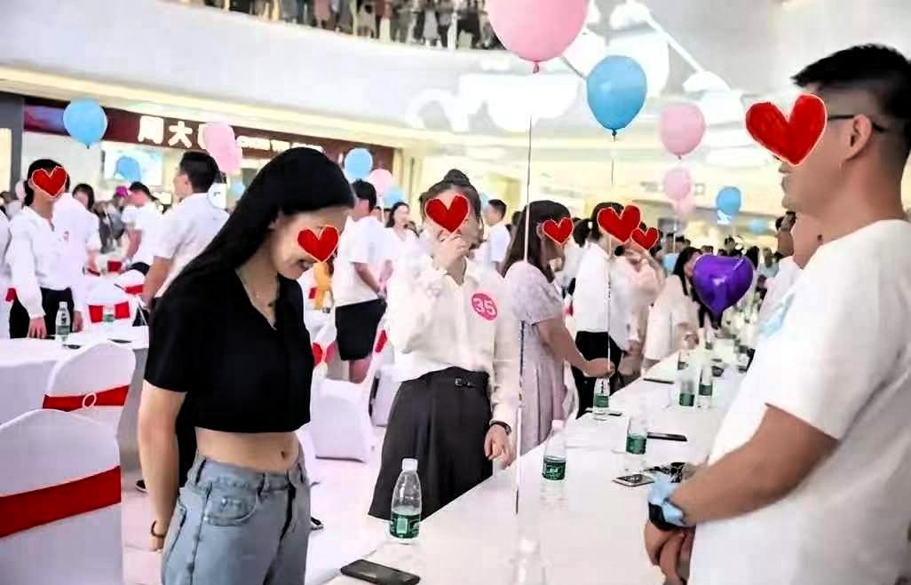 杭州相亲会彻底炸锅！男生集体强硬底线：彩礼可谈，婚检免谈不行
 
这样的说法，让