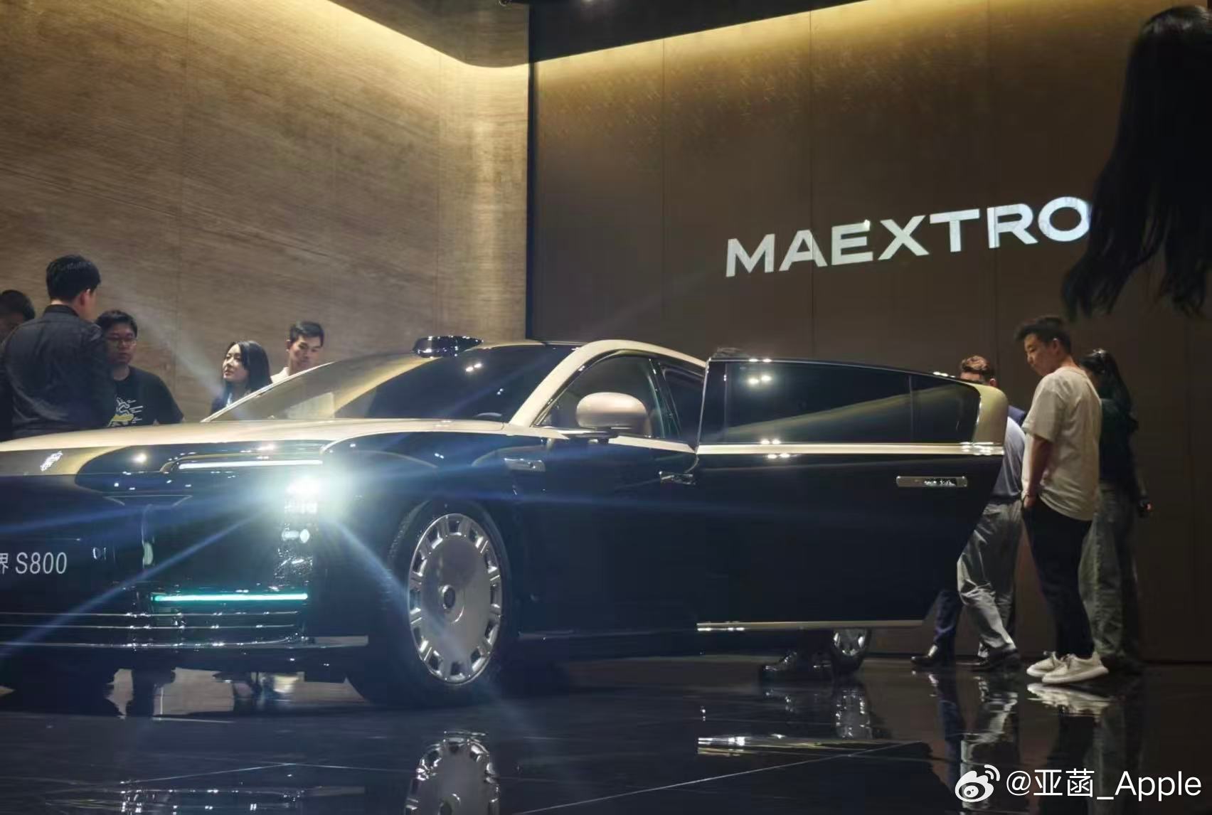 尊界S800上市价格：星辉尊享版 ：70.8 万元星耀尊享版 ：78.8 万元星