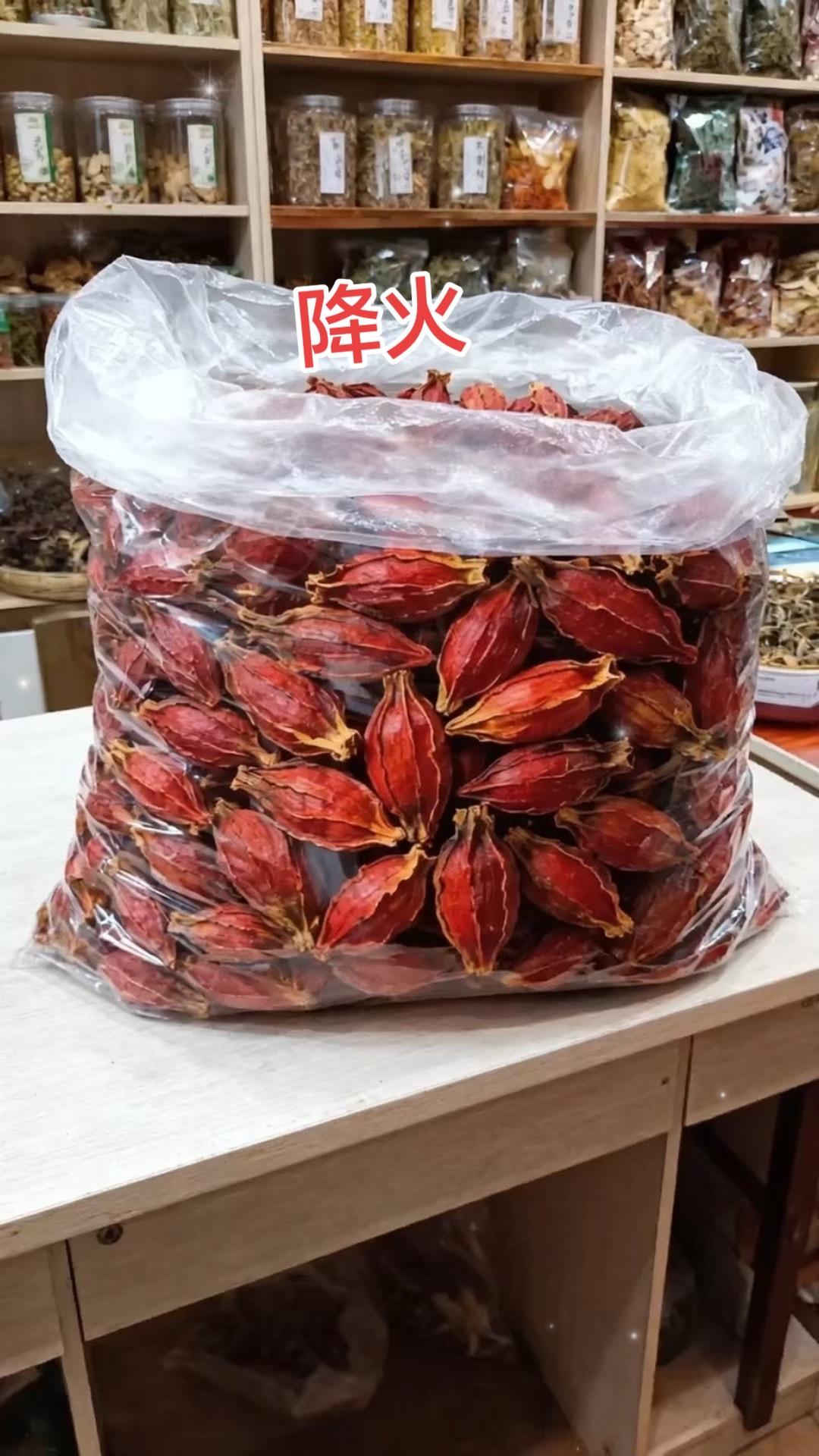 质干栀子来啦！ 颗大饱满，干净无杂， 平时泡水喝、卤菜上色都能用，居家常备款。