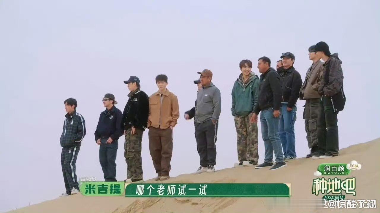 何浩楠挖掘机飙车吓惨艾福杰尼 艾福杰尼见到拖拉机瞬间走不动道，满心想要试驾，坐上