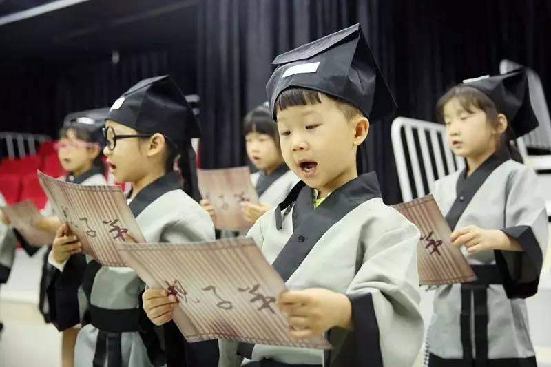孩子学习国学以后，会经历一系列的改变，这些改变不仅体现在他们的知识积累上，更深入
