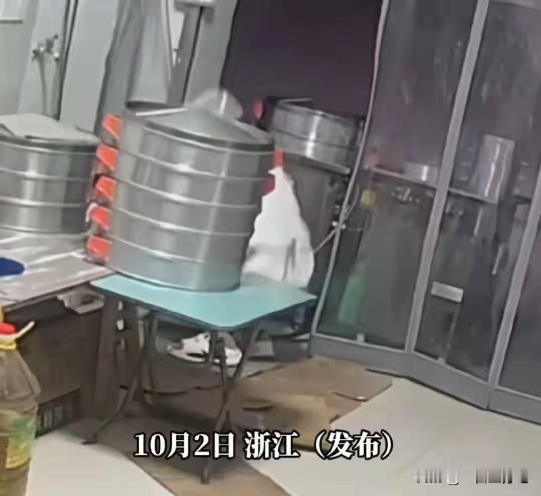 男子触电被救后续:妻子紧紧把男子搂入怀里 网友直呼:这老婆娶对了

网友评论：