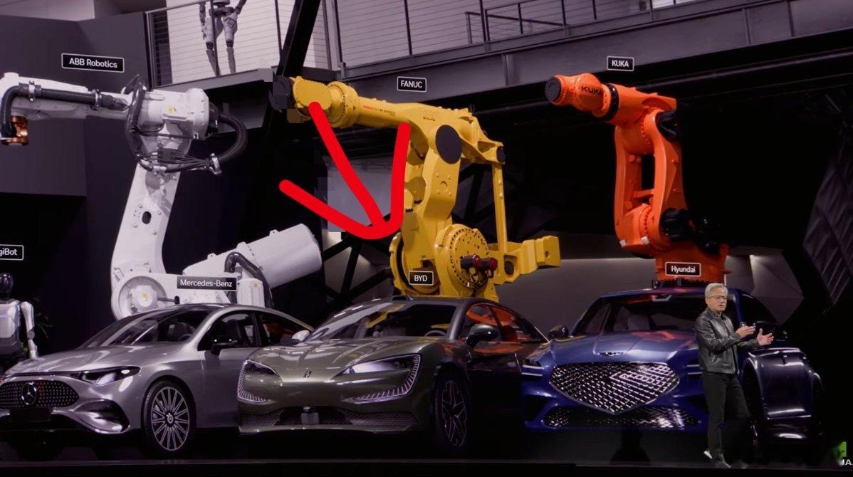 英伟达 CEO 黄仁勋今日宣布，自动驾驶领域迎来属于自己的 ChatGPT 时刻