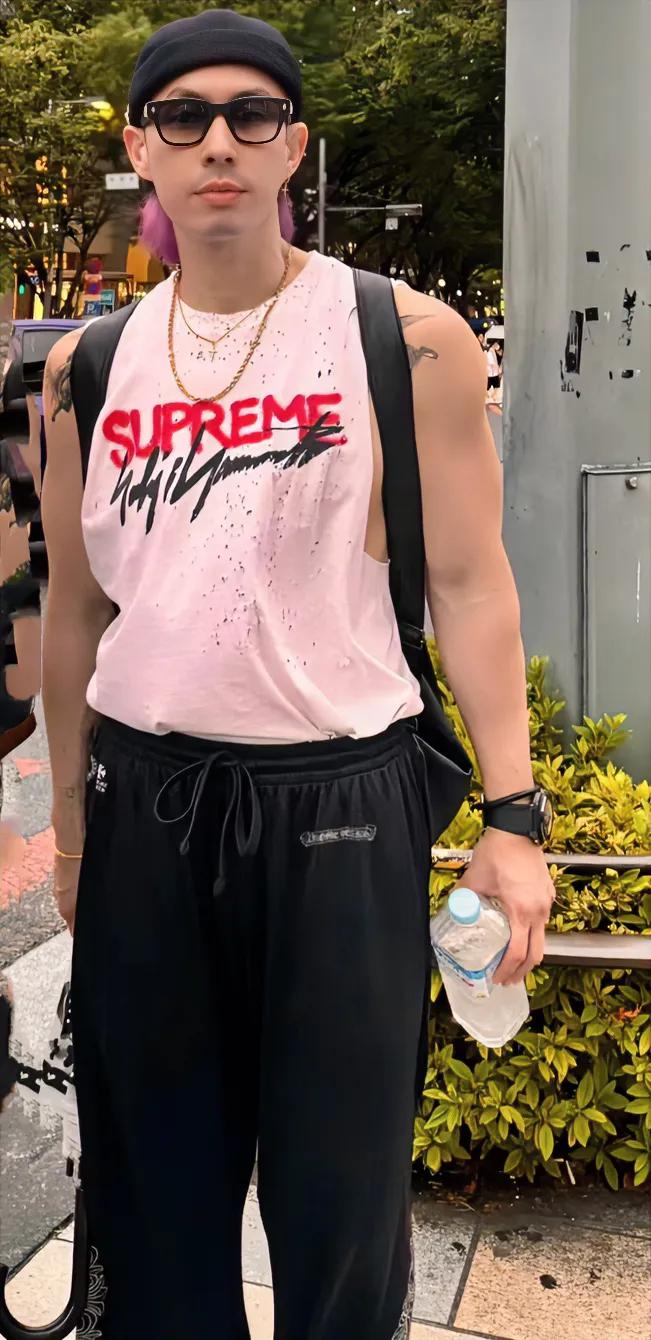 突然觉得吴建豪好香，越长还越年轻了 